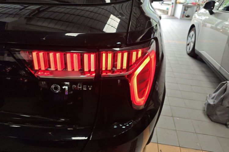 领克01 EM-P 2019款 1.5T PHEV 劲Pro 国VI车身外观6006