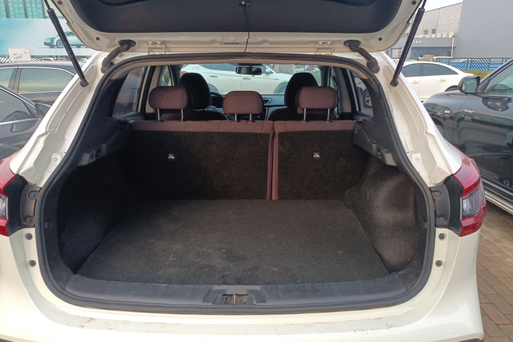 日产 逍客 2019款 2.0L CVT智享版机舱底盘23