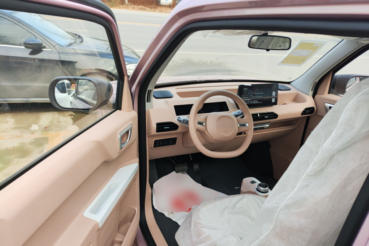 吉利银河 2024款 熊猫mini 200km 耐力熊中控内饰7003