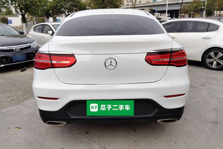 奔驰GLC轿跑 2019款 GLC 260 4MATIC 轿跑SUV车身外观6