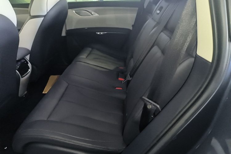 智己汽车 智己LS7 2023款 77kWh Urban Fit后驱版中控内饰7004