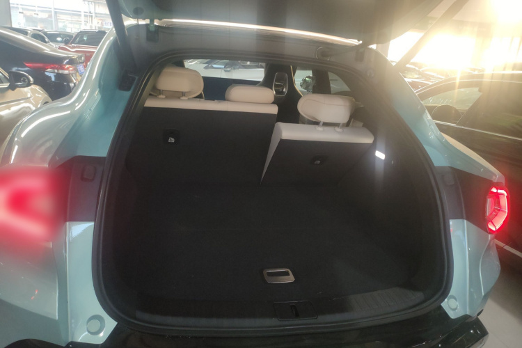 小米汽车 小米YU7 2025款 超长续航高性能四驱Max版局部细节23