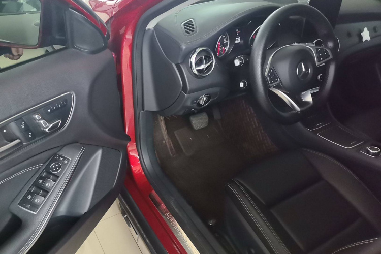 奔驰GLA 2019款 GLA 200 时尚型中控内饰7002