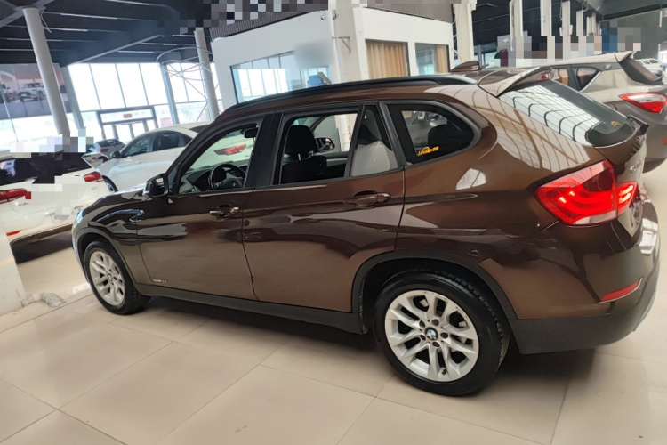 宝马X1 2014款 sDrive18i 领先型车身外观4