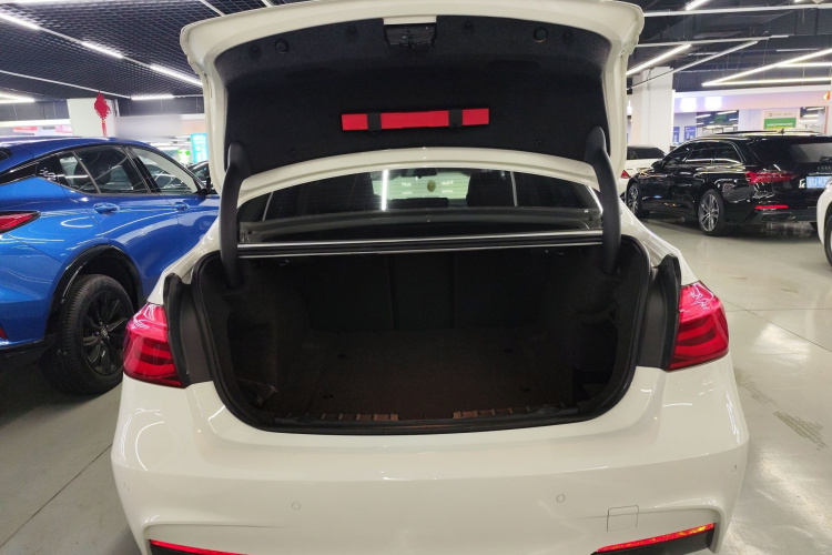 宝马3系 2019款 320Li M运动套装机舱底盘23