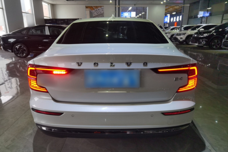 沃尔沃S60 2023款 B4 智逸豪华版车身外观6