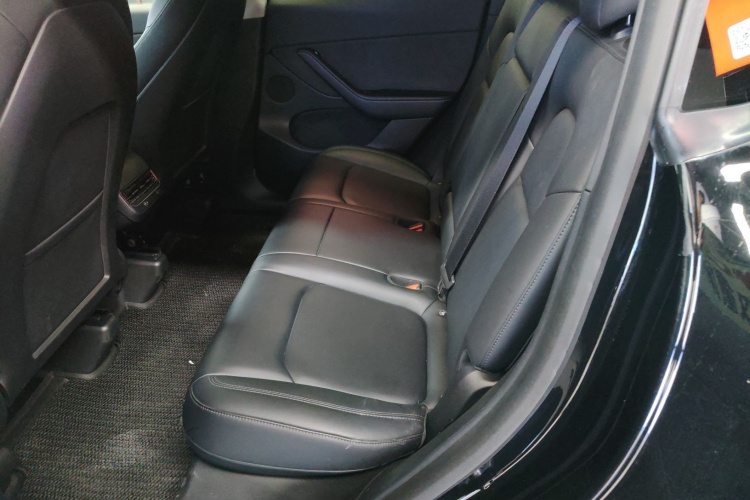 特斯拉 Model Y 2021款 标准续航后驱版中控内饰7004