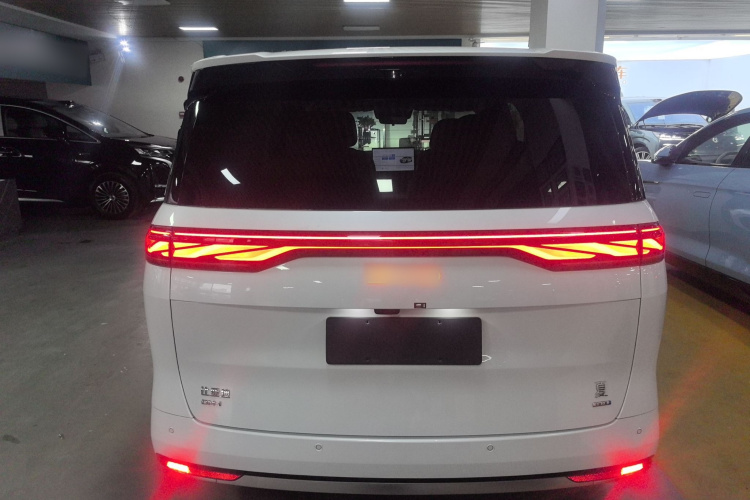 比亚迪 夏 2025款 DM-i 1.5T 180km 超越型车身外观6