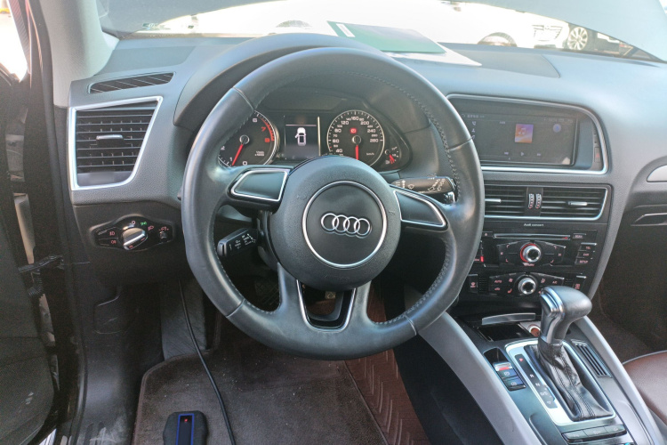 奥迪Q5 2017款 Plus 40 TFSI 进取型中控内饰13