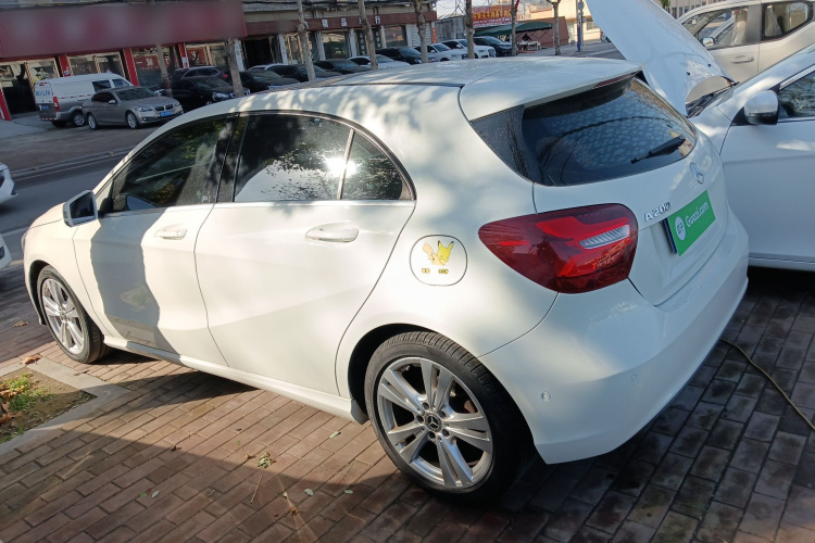 奔驰A级(进口) 2017款 改款 A 200 动感型车身外观4