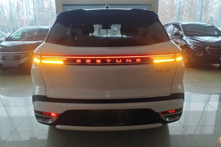 奔腾T90 2023款 1.5T DCT 自动尊贵型车身外观6