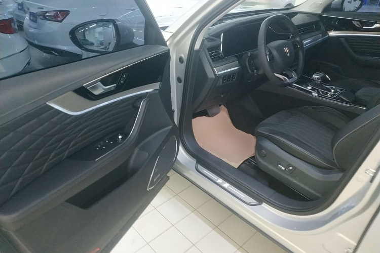 红旗HS5 2022款 改款 2.0T 智联旗享版中控内饰20