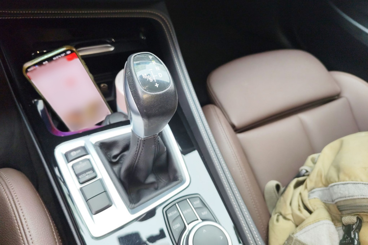 宝马1系 2019款 120i 领先型M运动套装局部细节18