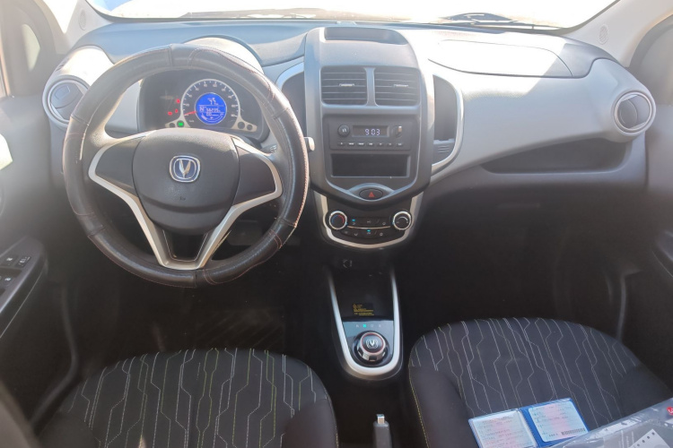 长安欧尚 奔奔E-Star 2021款 国民版 心怡版 磷酸铁锂（31.86kWh）中控内饰12