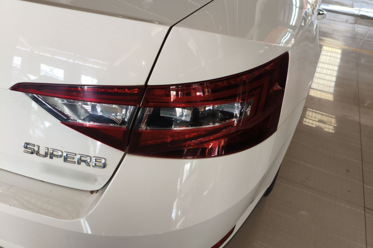 斯柯达 速派 2018款 TSI330 DSG舒适版 国V车身外观6006