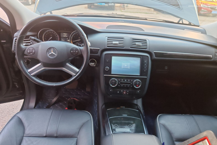 奔驰R级 2017款 R 320 4MATIC 商务型臻藏版中控内饰12