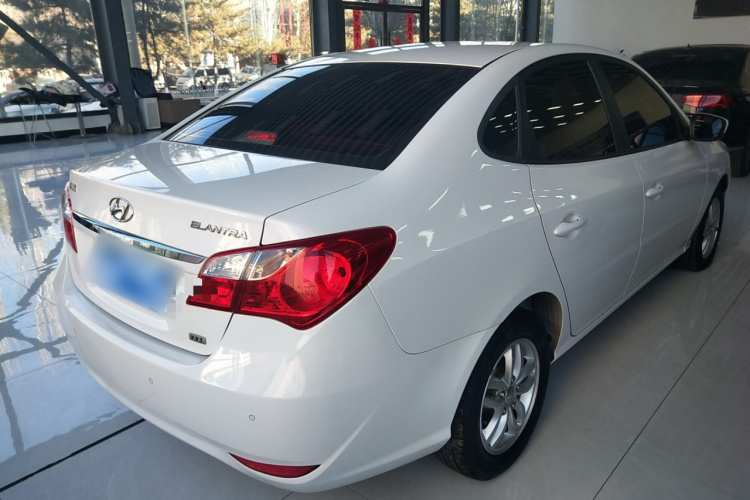 现代 悦动 2011款 1.6L 自动舒适型车身外观7