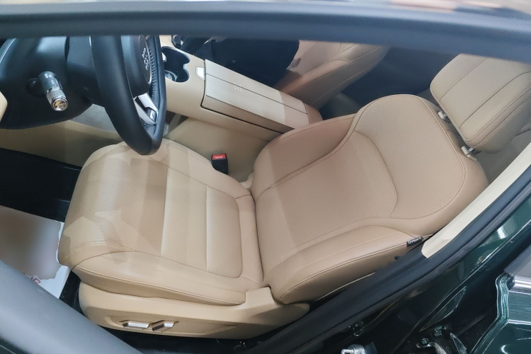 蓝电E5 PLUS 2025款 165km 长续航版 7座中控内饰19