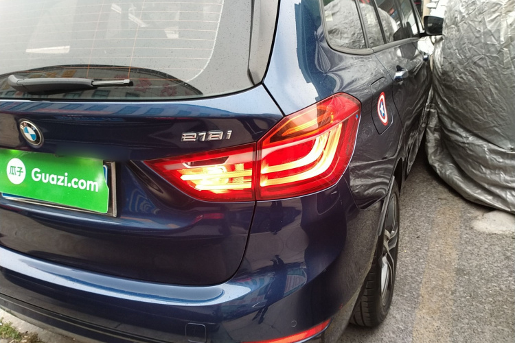 宝马2系多功能旅行车 2015款 218i 运动设计套装车身外观9