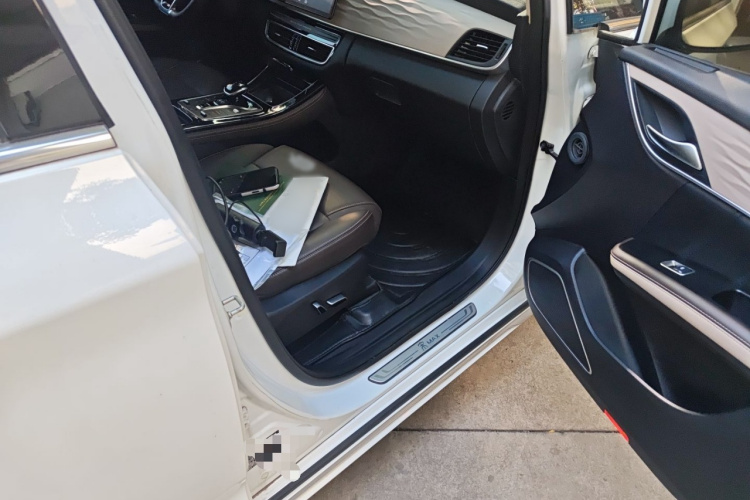 比亚迪 宋MAX新能源 2022款 DM-i 105KM 行政版局部细节9005