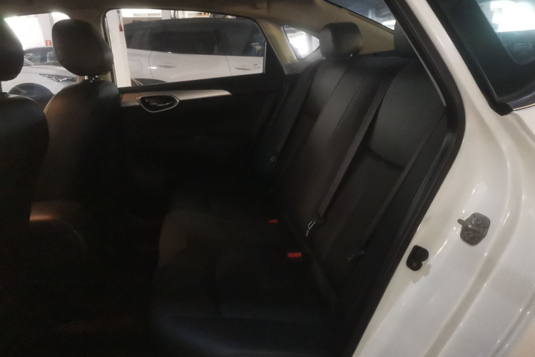 日产 轩逸 2021款 经典 1.6XE CVT专享版中控内饰7004