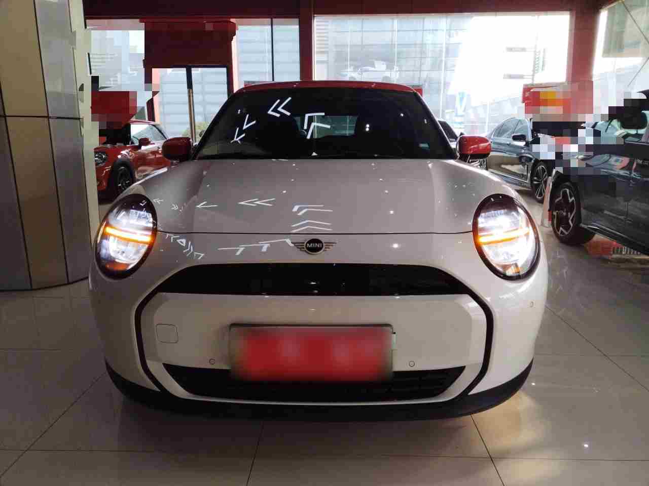 石家庄二手MINI电动COOPER 2024年款，如何用买菜车预算拿下英伦社交名片？