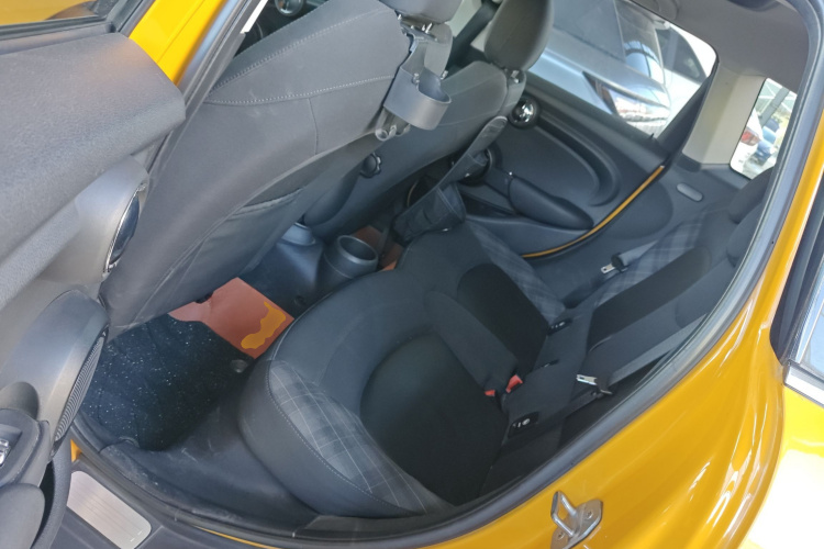 MINI 2015款 1.5T COOPER Fun 五门版中控内饰21