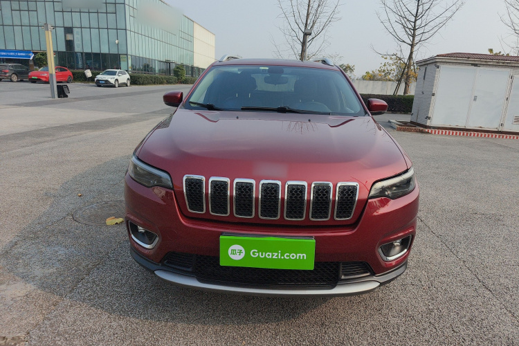 Jeep 自由光 2020款 2.0T 两驱领先版车身外观2