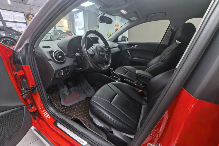 奥迪A1 2016款 30 TFSI Sportback Design风尚版中控内饰7003