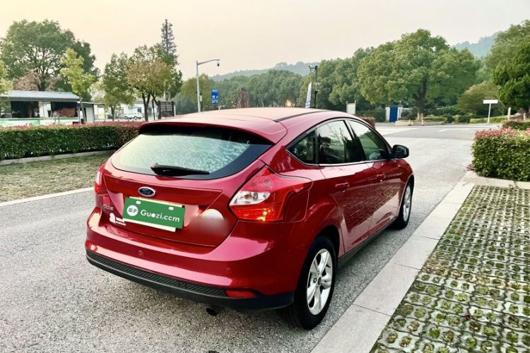 福特 福克斯 2012款 两厢 1.6L 自动风尚型车身外观6003