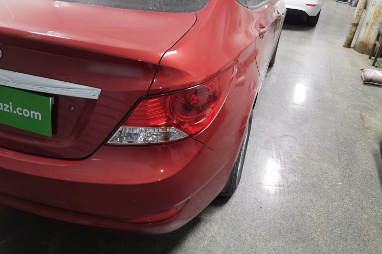 现代 瑞纳 2010款 三厢 1.4L 手动舒适型GS车身外观9