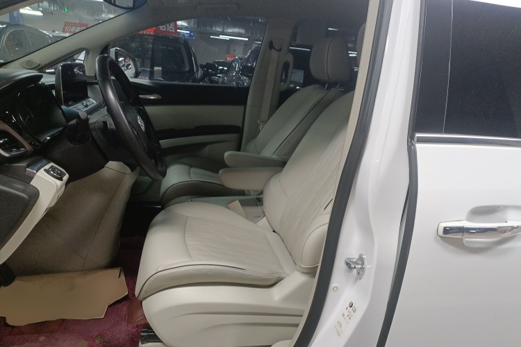 别克GL8 2021款 陆上公务舱 652T 豪华型中控内饰19