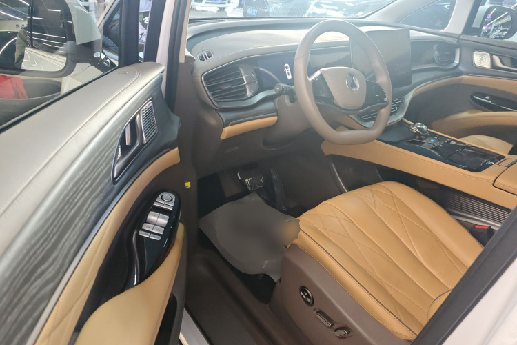 腾势D9 2022款 DM-i 970 四驱尊荣型中控内饰7003