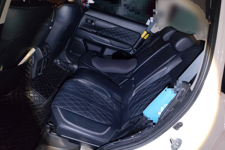 三菱 欧蓝德 2020款 2.4L 四驱致享版 7座中控内饰21