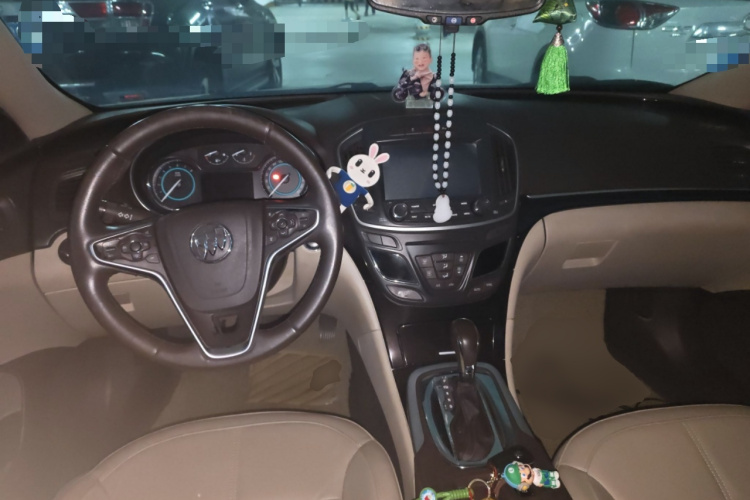 别克 君威 2015款 2.0L 精英时尚型中控内饰12