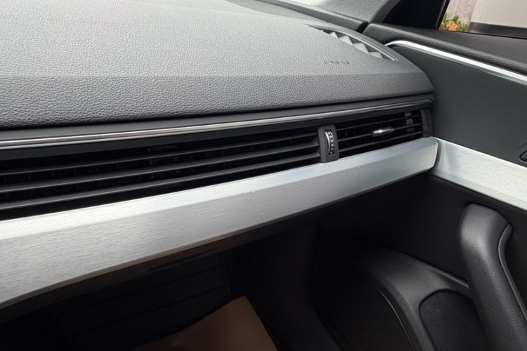 奥迪A4L 2022款 40 TFSI 时尚动感型中控内饰7009