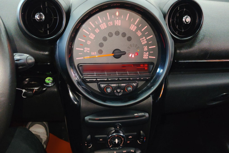 MINI Countryman 2016款 1.6T COOPER ALL4 Fun装备控局部细节16