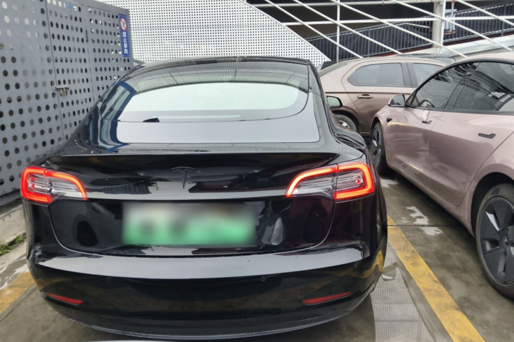 特斯拉 Model 3 2021款 标准续航后驱升级版车身外观6