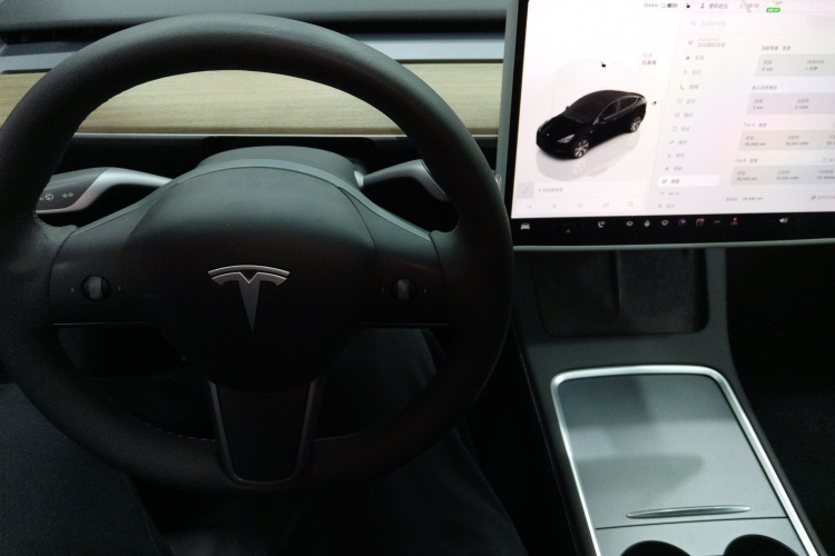 特斯拉 Model Y 2022款 改款 后轮驱动版中控内饰13