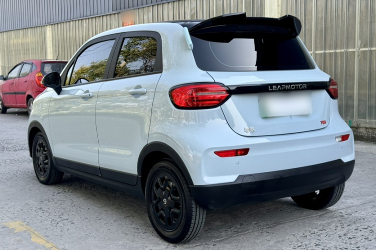 零跑汽车 零跑T03 2023款 403轻享版车身外观6005