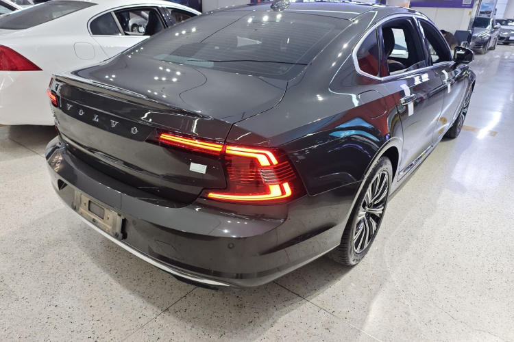 沃尔沃S90新能源 2021款 T8 E驱混动 智雅豪华版车身外观7