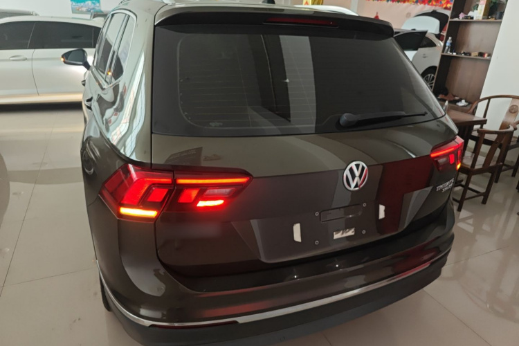 大众 途观L 2018款 330TSI 自动两驱豪华版车身外观6