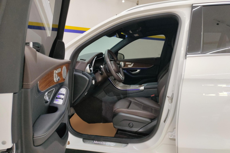奔驰GLC 2020款 GLC 300 L 4MATIC 豪华型中控内饰19