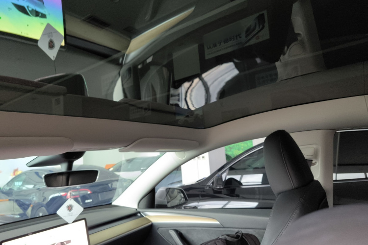 特斯拉 Model Y 2022款 后轮驱动版中控内饰22