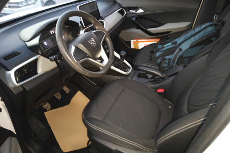 宝骏510 2019款 1.5L 手动劲享型77kW 国VI中控内饰19