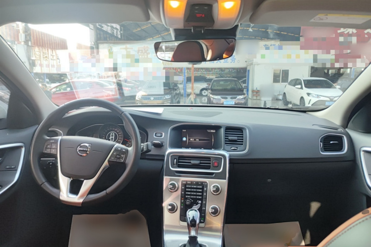 沃尔沃S60 2019款 S60L 改款 T5 智进进阶版中控内饰7002