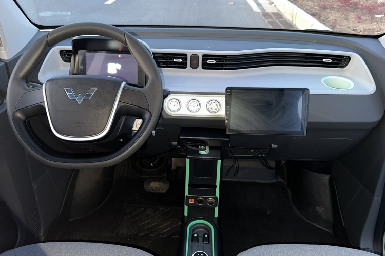 五菱汽车 宏光MINIEV 2022款 马卡龙臻享款 磷酸铁锂中控内饰7004