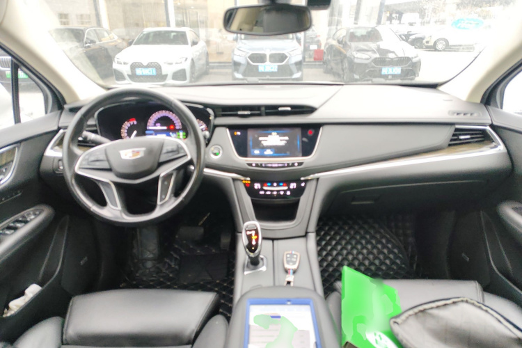 凯迪拉克XT5 2016款 28T 四驱豪华型中控内饰12