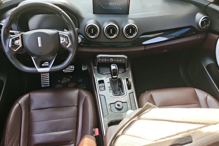 魏牌 VV7 2017款 2.0T 旗舰型中控内饰12