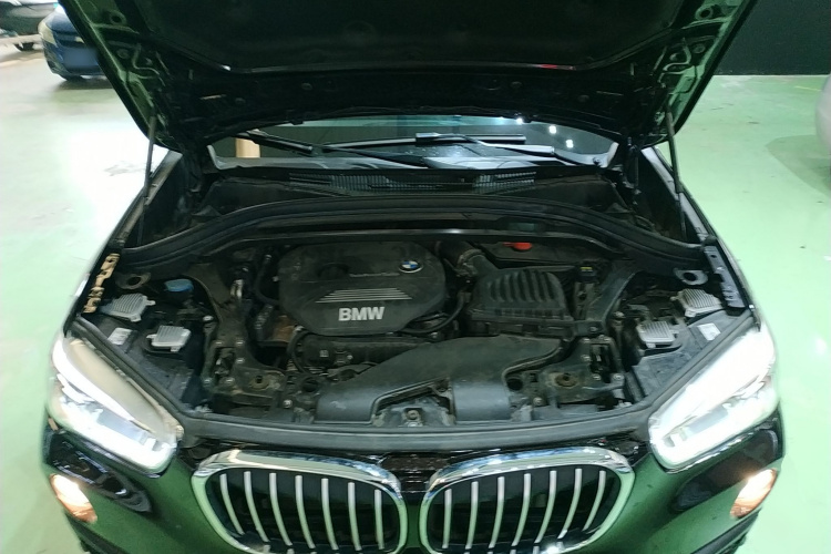宝马X1 2016款 sDrive18Li 尊享型机舱底盘24
